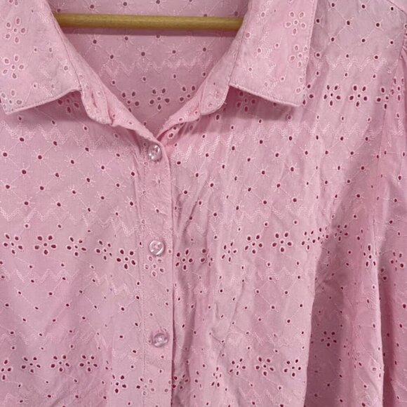 Women's Torrid Plus Size 3X Pink Eyelet Button Down Blouse - Picture 4 of 8